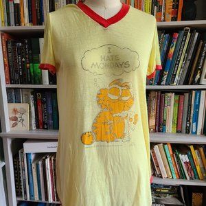Amazing vintage Garfield tee